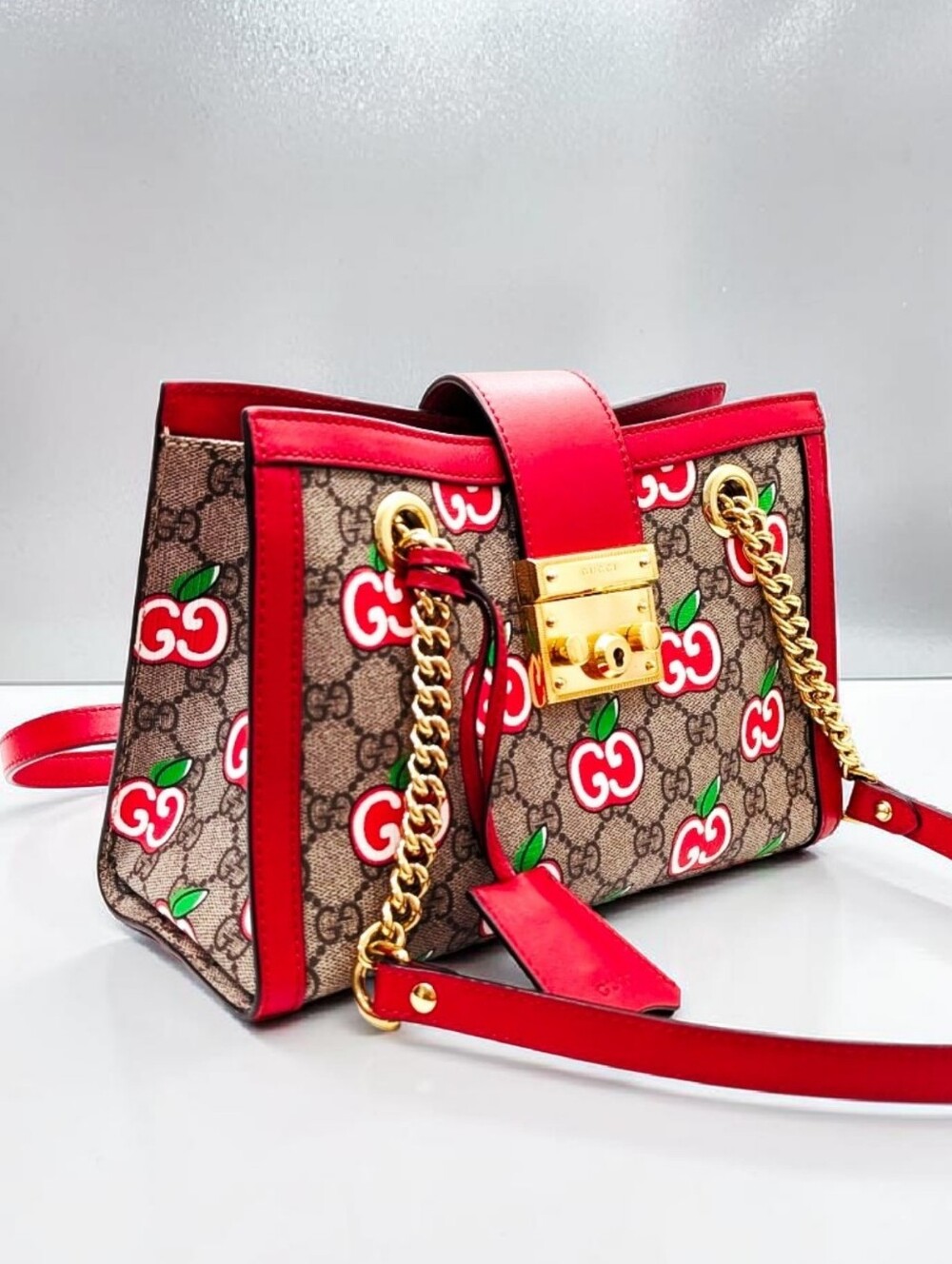✨️Limited Edition Gucci Small Padlock GG Supreme Red Apple Shoulder Bag